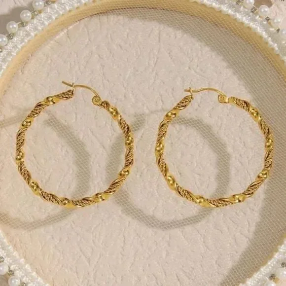 NEW 18K GOLD TWISTED CIRCLE HOOP EARRINGS - Picture 4 of 6